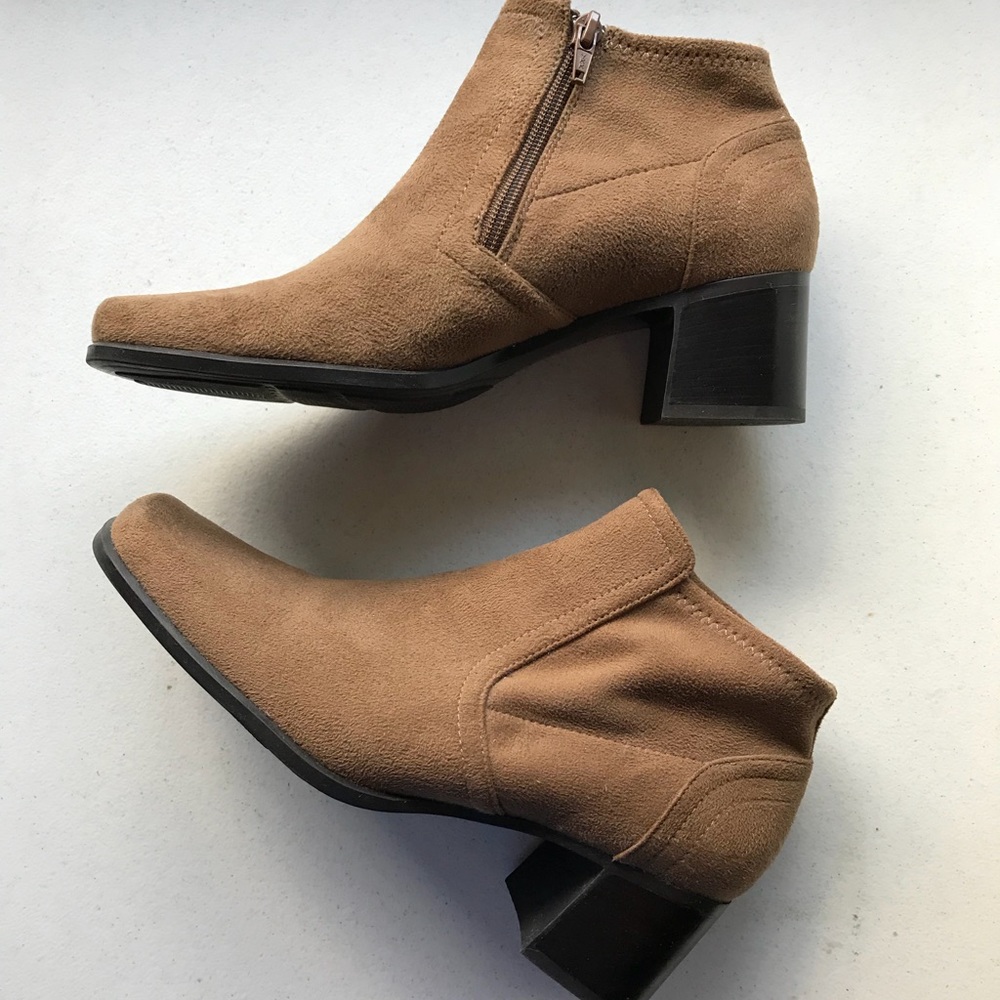 Liz Claiborne Flex ankle boot